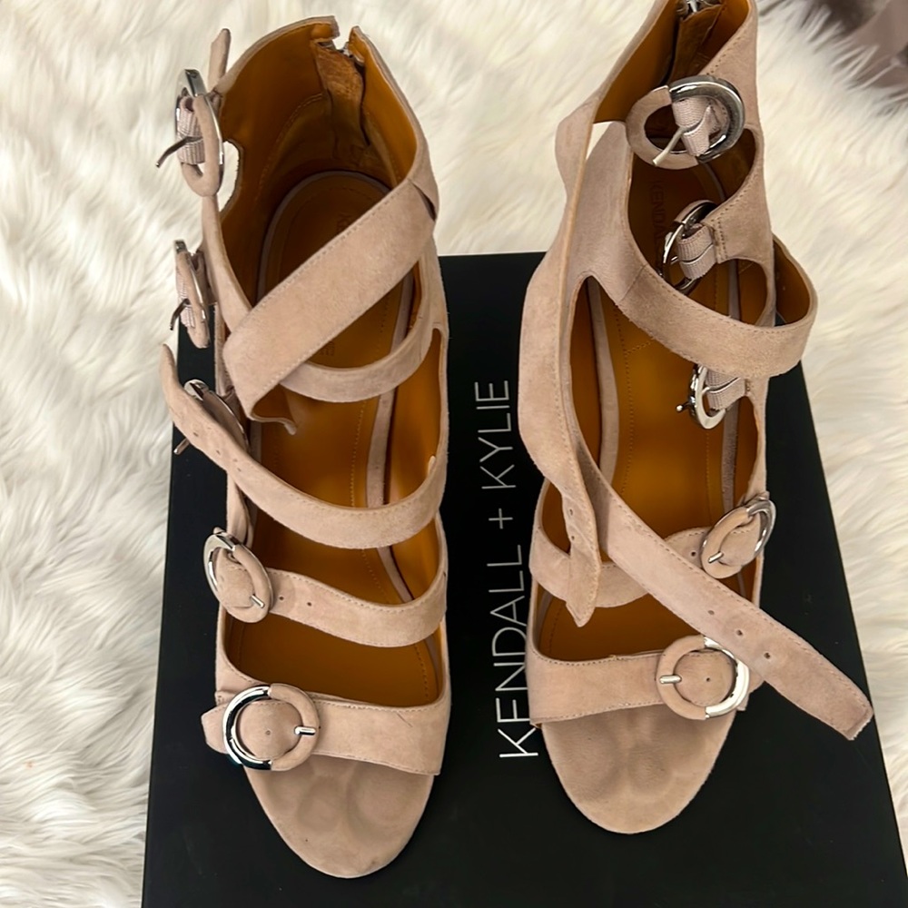 Kendall & Kylie kkEVIW Strapped Heel Sandals